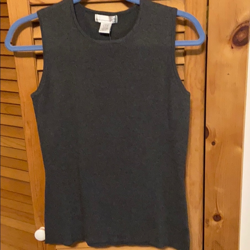 Munsingwear Sleeveless Sweater in Dark Gray
